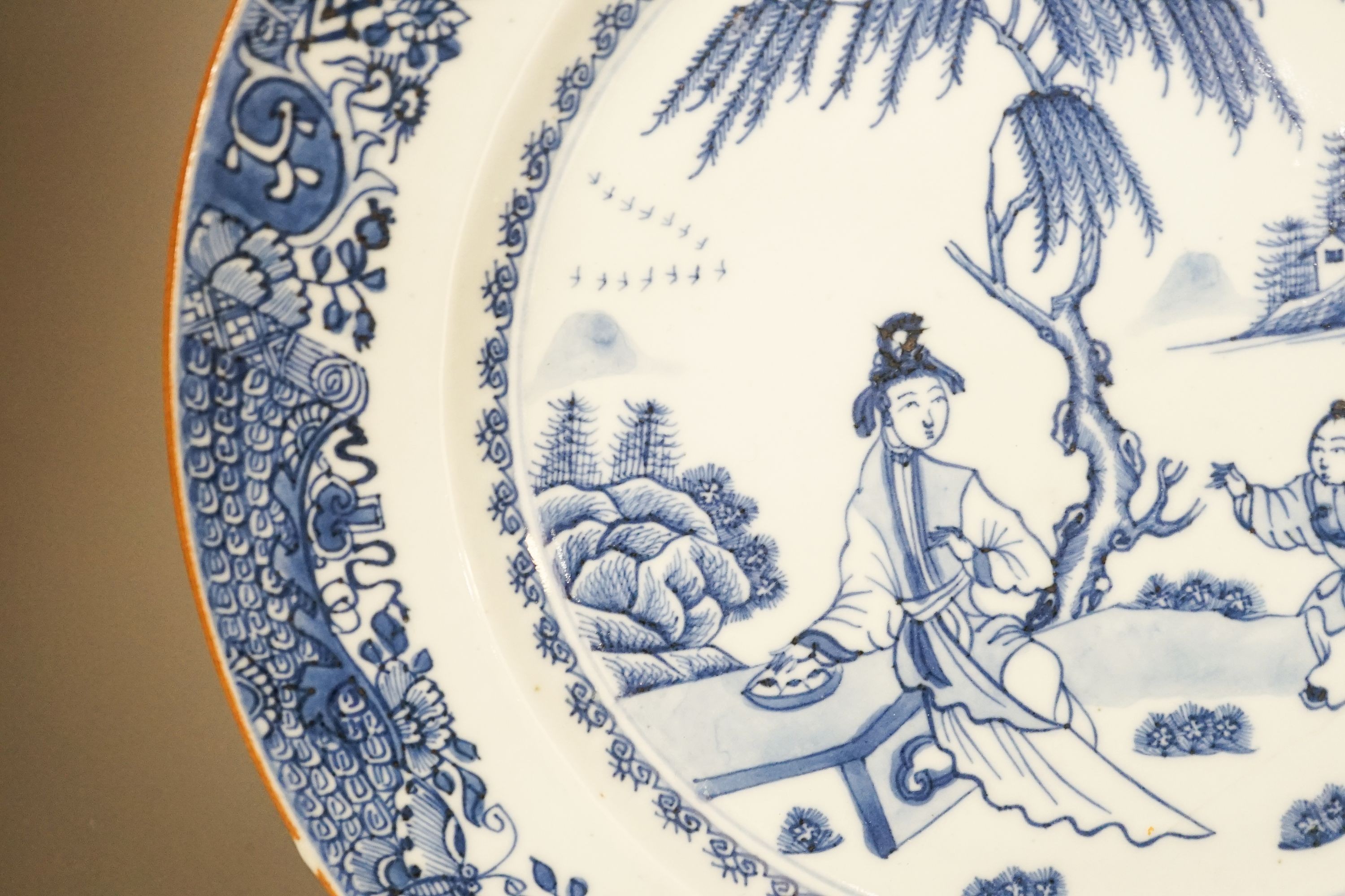 A Chinese blue and white dish, Qianlong period, 28 cm